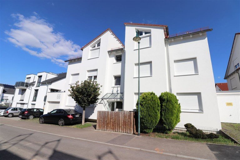 Hausansicht Winnenden , W�rtt Dachgeschosswohnung Sch�ne 3 Zimmer Dachgeschosswohnung mit Balkon in Winnenden