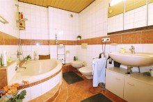 Badezimmer DG Traumhaus zum Kauf! Reihenmittelhaus mit Garten und Terrasse in Sch�naich zu verkaufen.