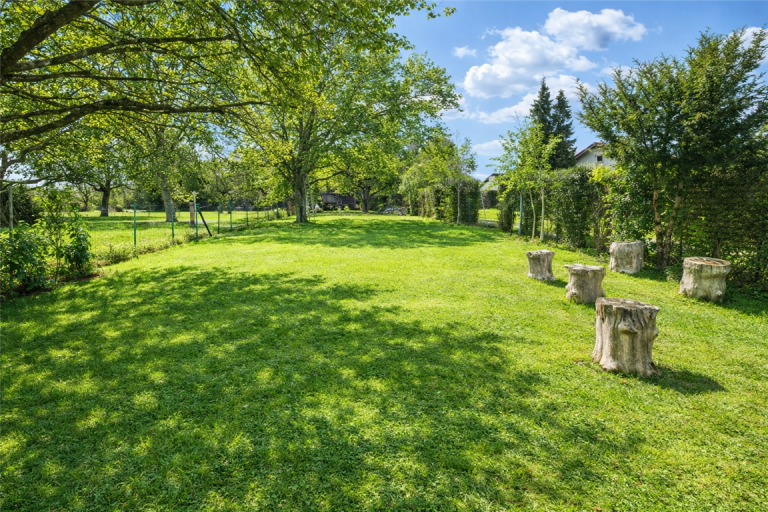 Ansicht_vom_Tor Hildrizhausen Grundst�ck Gro�z�giges Gartengrundst�ck mit Gartenhaus in ruhiger Waldrandlage bei Hildrizhausen
