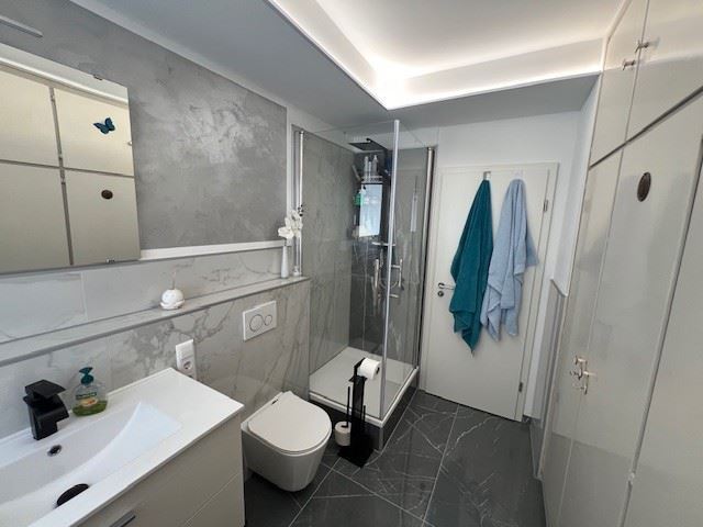 Bad 1. OG Reihenmittelhaus Sch�naich , W�rtt