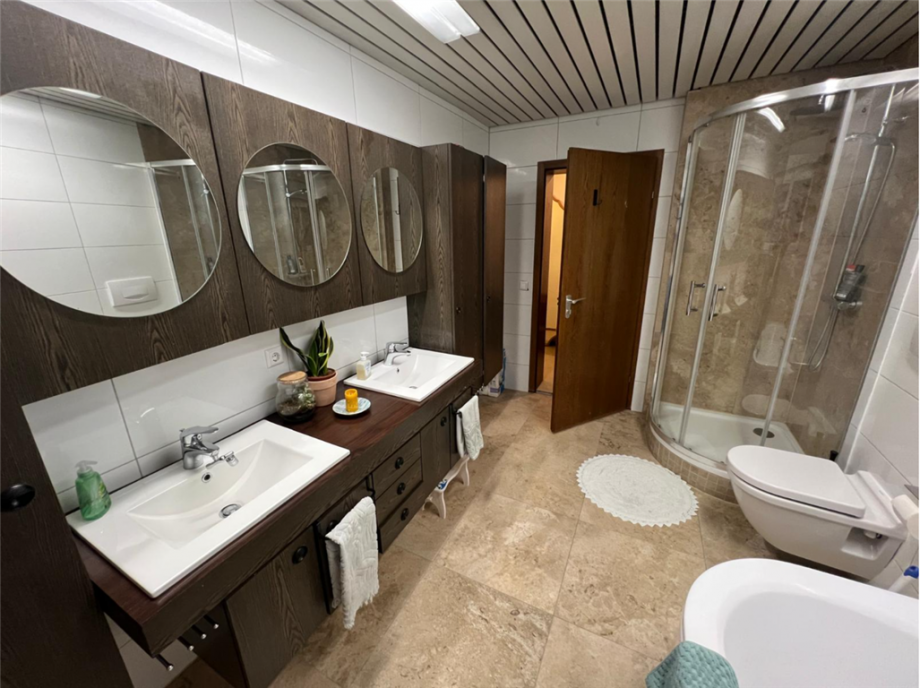 Badezimmer_EG_Ansicht3 Einfamilienhaus Uhingen