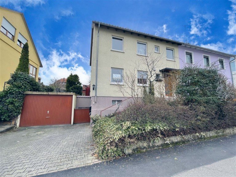 Hausansicht Korntal-M�nchingen Doppelhaush�lfte Zuhause ankommen! Doppelhaush�lfte auf tollem Grundst�ck in Korntal-M�nchingen