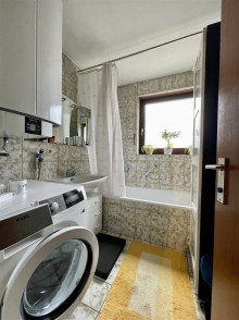 IMG_2018 2-Zimmer-Wohnung mit 77 m� Wfl. im 2. OG, Bj. 1975